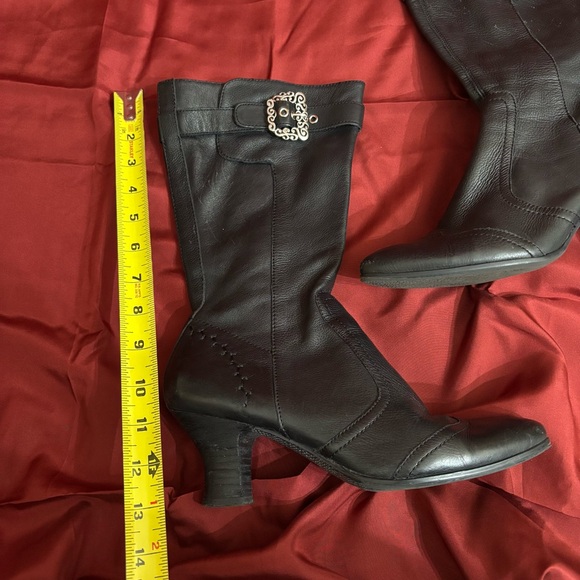 Vintage gothic witchy pointed toe heeled genuine leatherboots with silver buckle - Picture 7 of 8